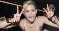 25 Sexy Miley Cyrus Hot Wallpaper Set 9