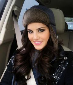 27 Pictures Of Sunny Leone That Prove She's Actually A Simple Person In Real Life!