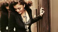 25 Hot Aishwarya Rai Wallpaper Set 12