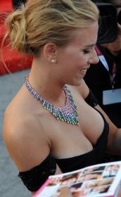 25 Hot Scarlett Johansson Best Sexy Pictures - Set 290