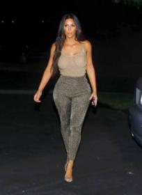 Kim kardashian leaving LaScalla restaurant in BH 7817