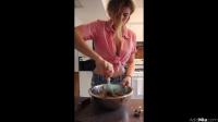 Mia Melano MiaMelano - Baking a chocolate cake 041221