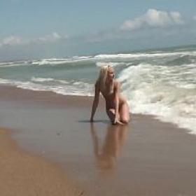 Stunning18 21 03 26 Agnes H Fighting The Waves XXX 720p WEB x264-GalaXXXy[XvX]