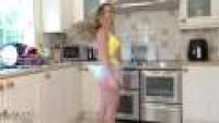 Cosmid 21 10 17 Elle Jones Elles Kitchen In Yellow XXX 480p MP4-XXX