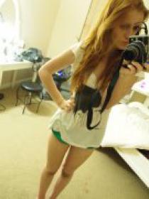 Nude Amateur Photos - Slim Teen Girl Shows Hot Body