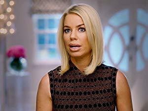 Ladies Of London S02E02 The Barefoot Baroness 1080p WEB x264-P